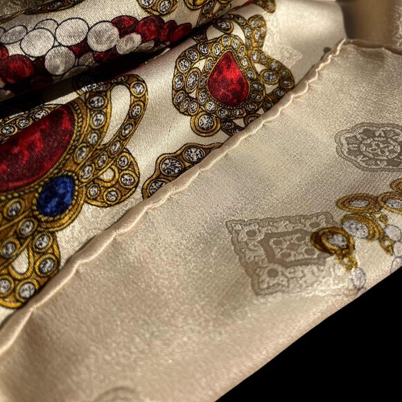 Vintage CHANEL Cream Gold Pearl & Ruby Jacquard Scarf Square Silk Carre 90 35" - Picture 5 of 16